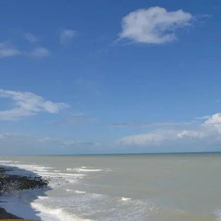 1 Bedroom Beautiful In